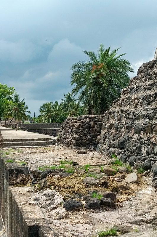 a picture of arnala fort with stone texture and design.