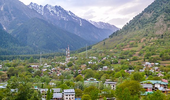 Aru Valley a fairytale tourist spot in Anantnag District of Jammu and Kashmir, India. Located near Pahalgam noted for its sscenic meadows, lakes and mountains and peaceful scenic beauty environment.