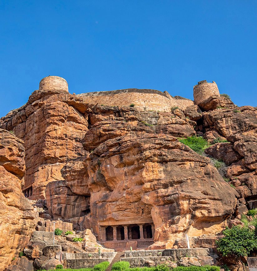 1-badami-caves-badami-karnataka-city-body