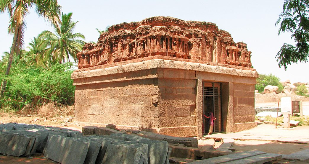 Badavilinga Temple, Hampi â€“ A Shrine for Shiva. 