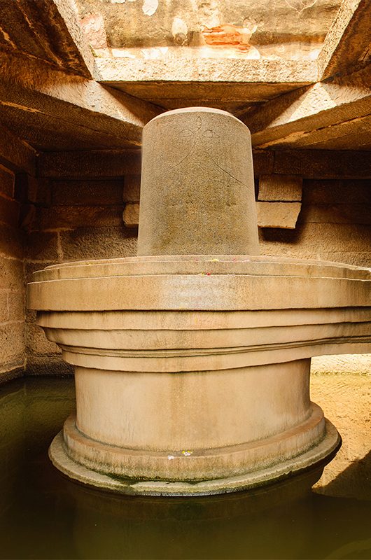 badavilinga-temple-hampi1-attr-nearby.jpg