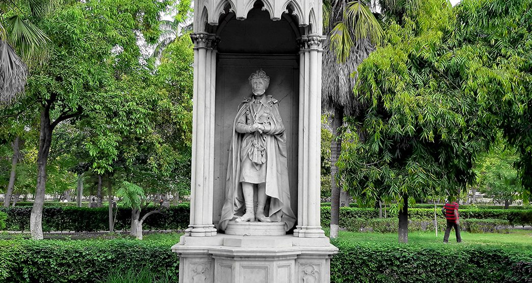 OLD KING OF PATIALA STATUE AT BARADARI GARDEN PATIALA PUNJAB