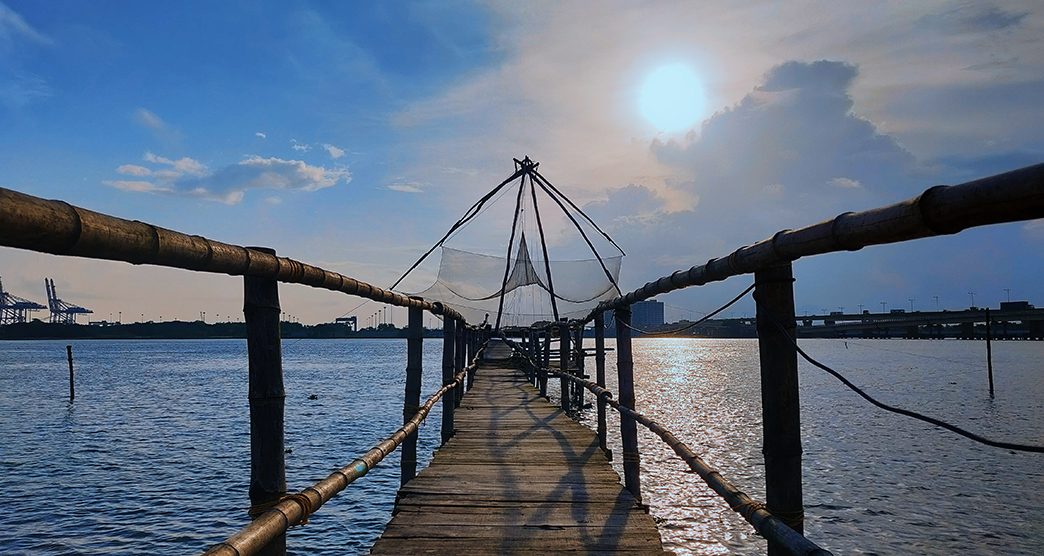 Chinese fishing net in the banks of Bolgatty Island 