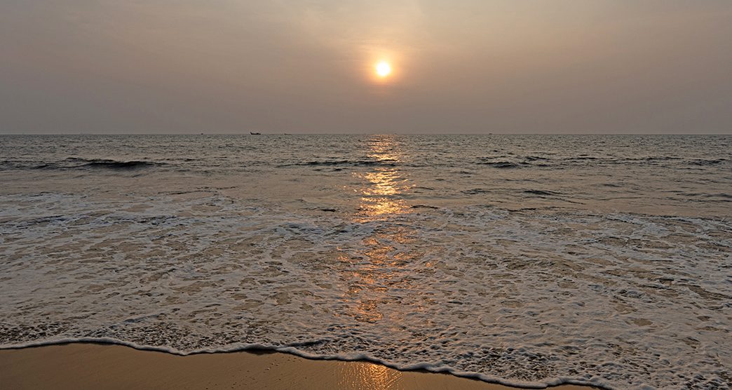 Sun setting at Cherai Beach