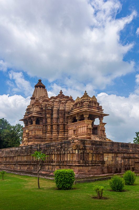 chitragupta-temple-khajuraho-madhya-pradesh-1-attr-nearby