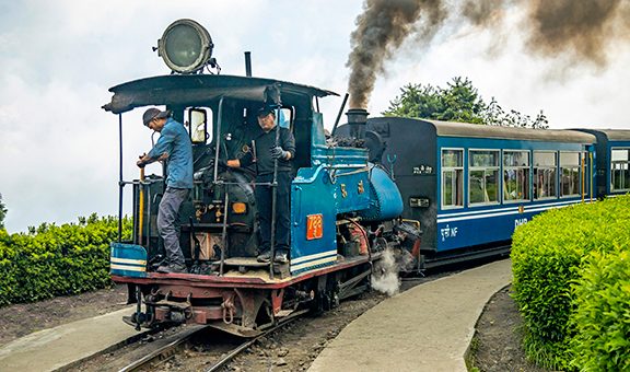 darjeeling-himalayan-railway-darjeeling-west-bengal-1-attr-popular