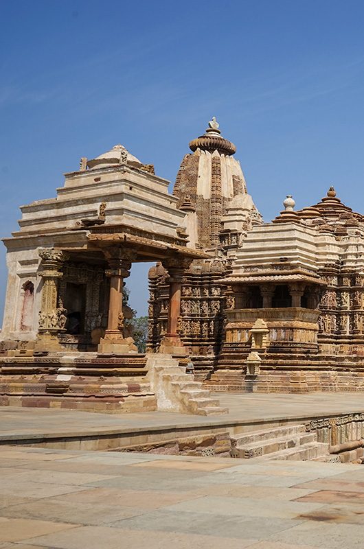 devi-jagadambi-temple-khajuraho-madhya-pradesh-1-attr-nearby