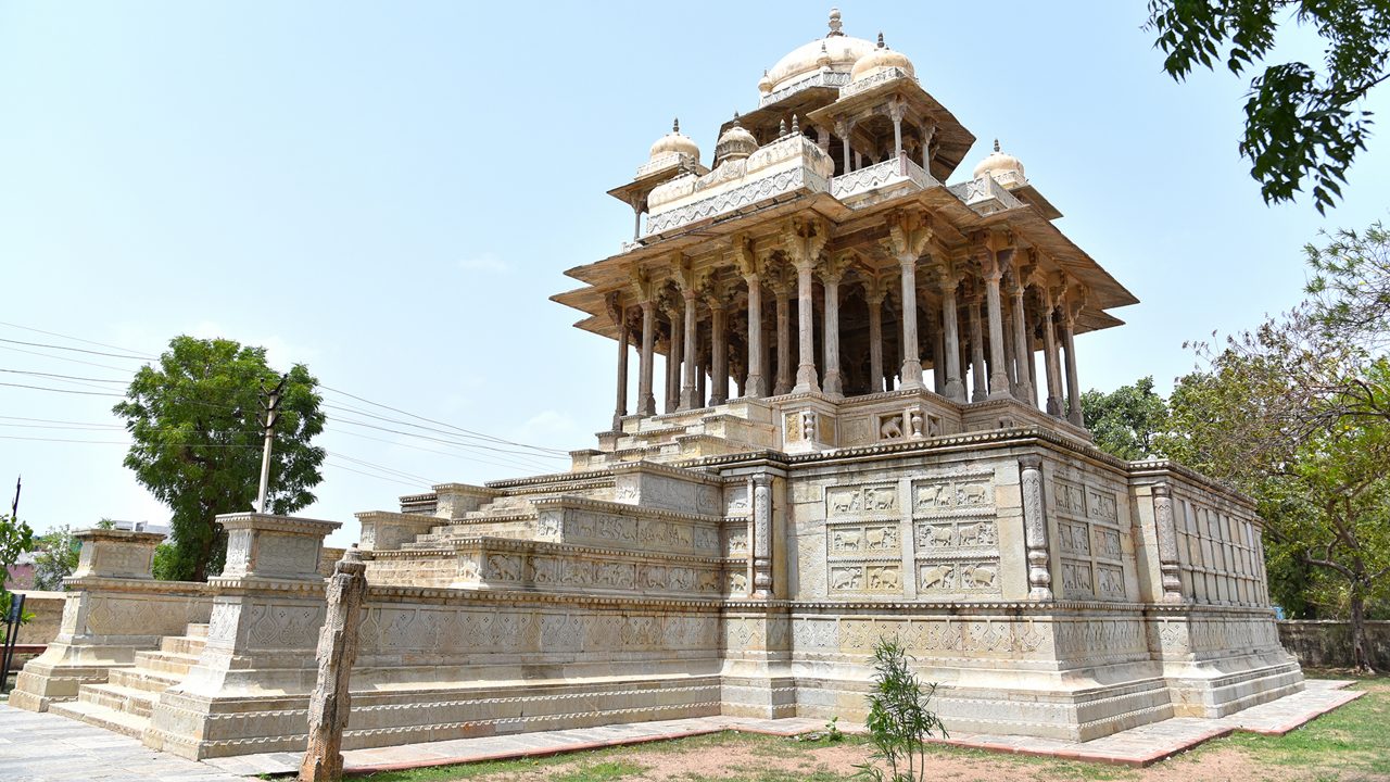 eighty-four-pillared-cenotaph-bundi-r