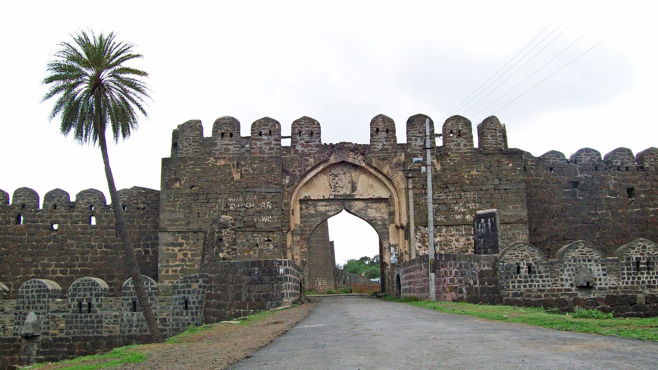 india karnataka gulbarga kalaburagi fort entrance   Historical Since 1347 by Al-ud-din Hasan Bahmani 