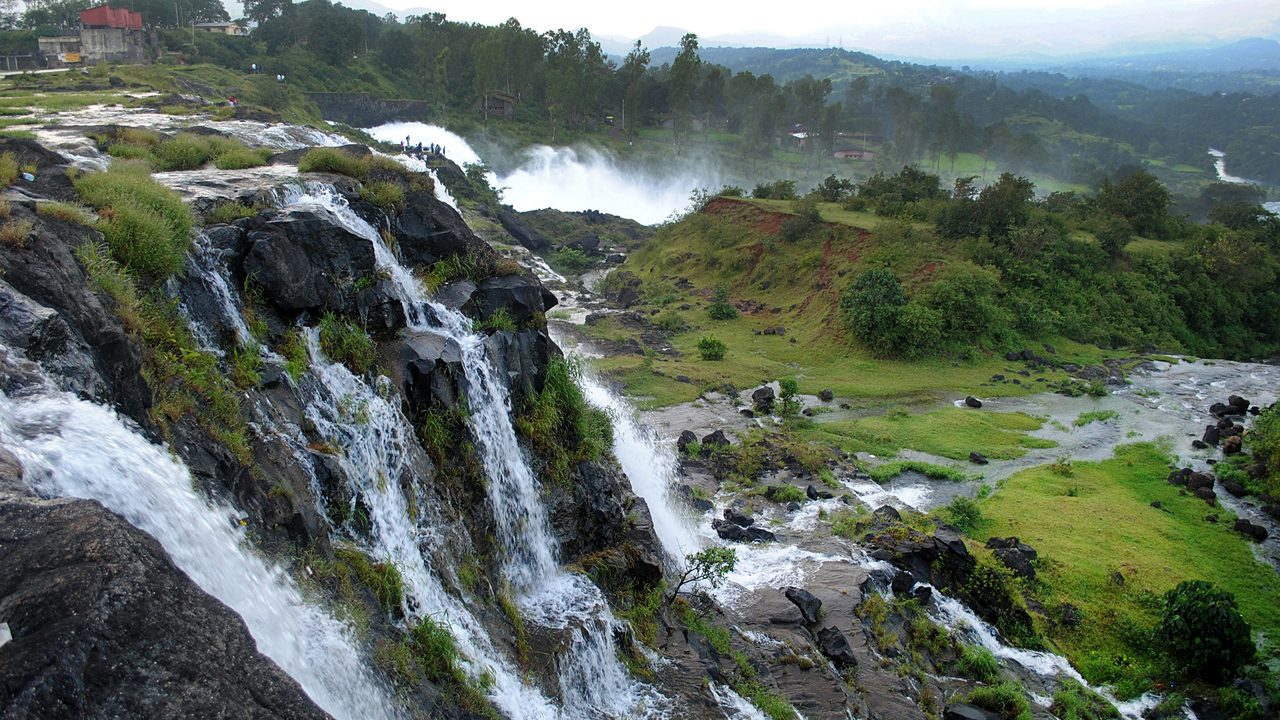 Bhandardara maharashtra famous watarfall igatpuri at nashik