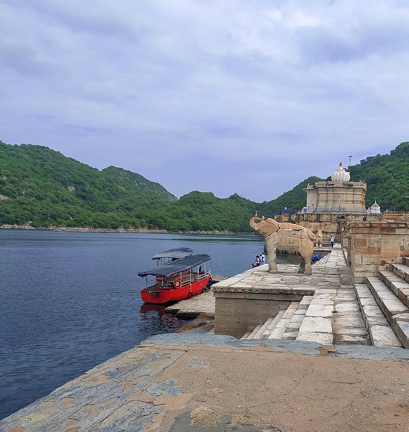 View of Jaisamand Lake Tourist Attraction in Udaipur 