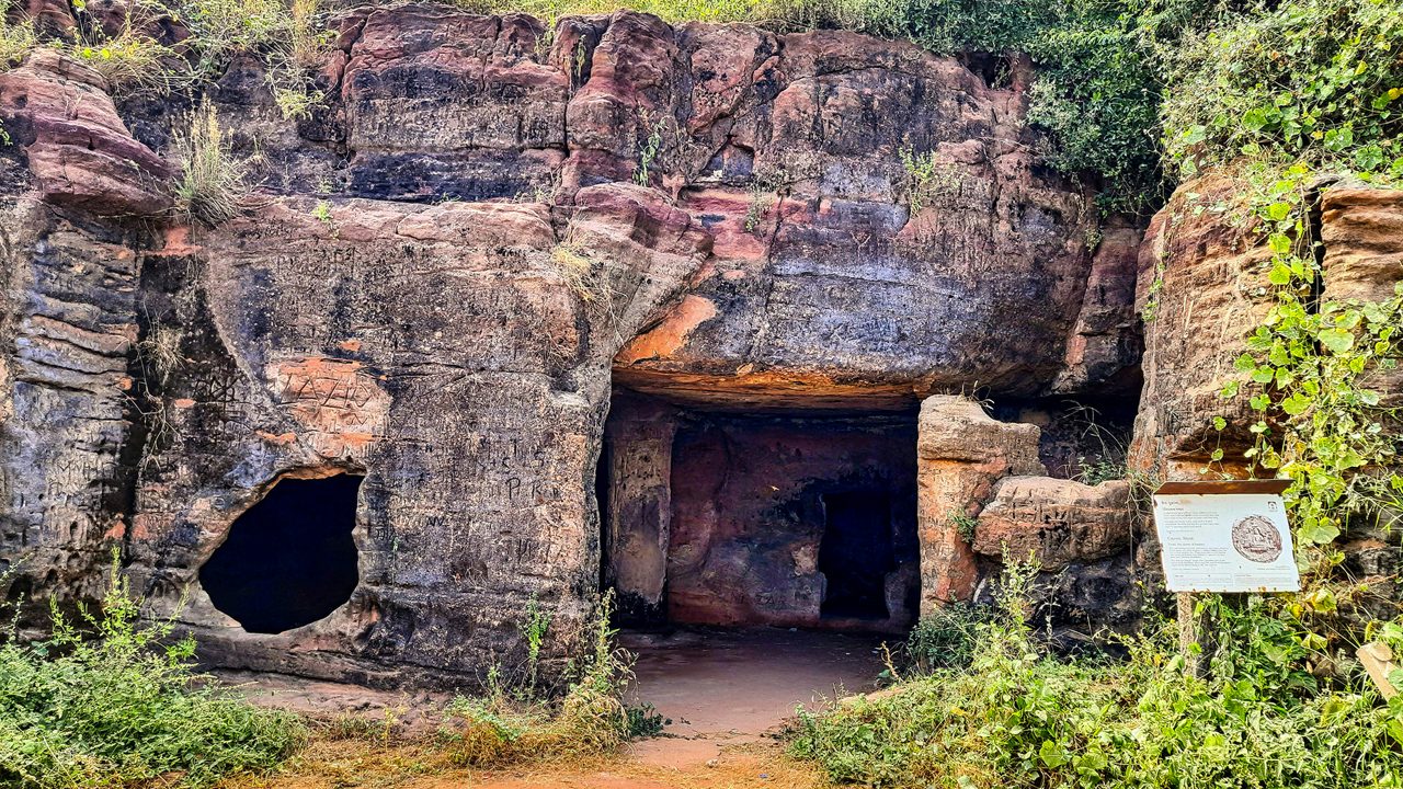 kateshwar-buddhist-caves