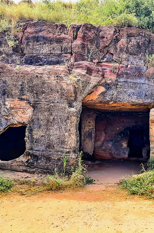 kateshwar-buddhist-caves-bhuj-gujarat-1-attr-nearby