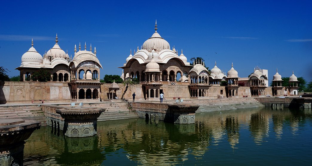 Kusum Sarovar, one of the earthen ponds is part of the rich history of India. Located on the Govardhan hill between Radha Kund and Govardhan hill, this one lies in the Mathura district. 