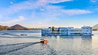 Taj Lake Palace on lake Pichola in Udaipur, Rajasthan, India.