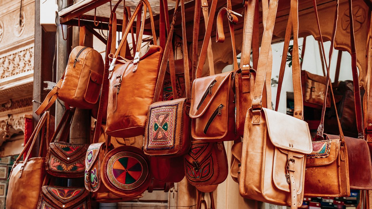 India Rajasthan. Selling leather bags in Jaisalmer Stock Photo