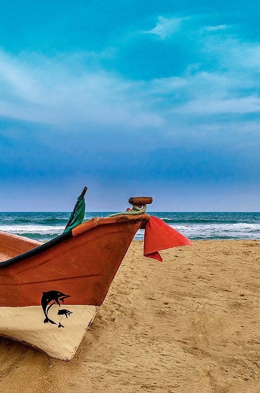 Lonely boat at mahabalipuram, mamallapuram beach, India