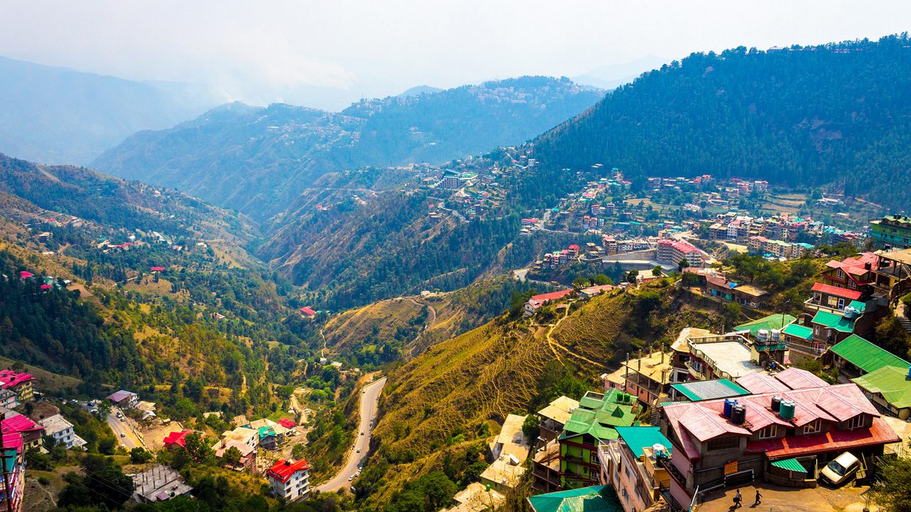 Mashobra is a lush green expanse in Himachal Pradesh, tucked away at a height of about 7700 feet. Mashobra's proximity to Shimla makes it a perfect alternative for people who are looking for a peace.