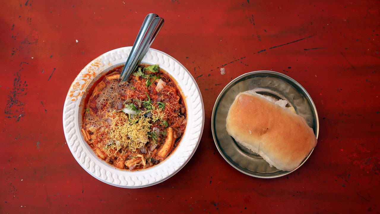 misal-pav-kolhapur-1-blog-gas-hero