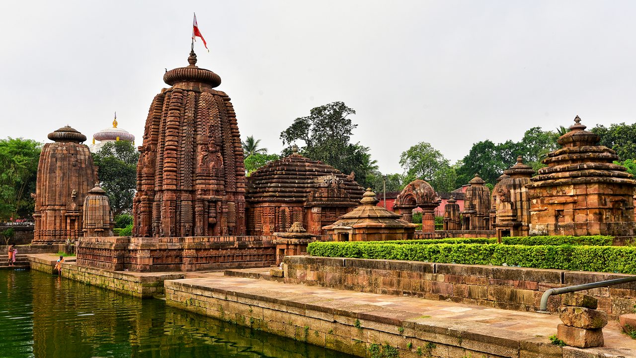 The 10th century CE Mukteswara Temple complex in Bhubaneswar, Odisha, with the Kedaragouri pond in the foreground. 