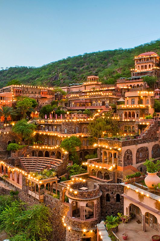 neemrana-fort-alwar-rajasthan-1-attr-nearby