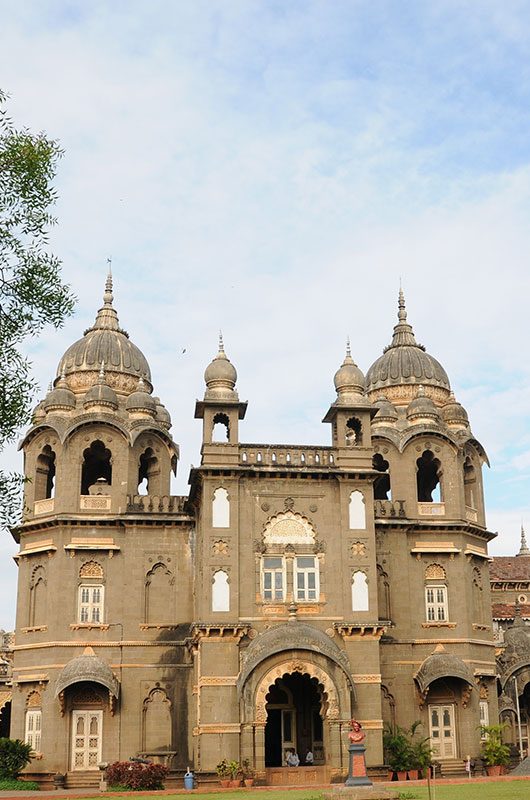 new-palace-kolhapur-1-attr-nearby