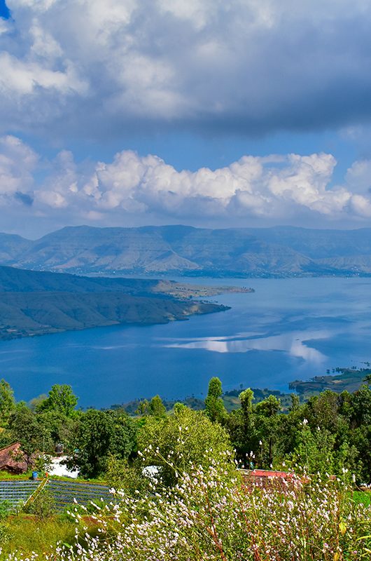 A Beautiful tourist destination, a valley with blue water river / lake, green hill / mountain on backdrop and blue sky. swituated in Panchgani , mahabaleshwar, Maharashtra