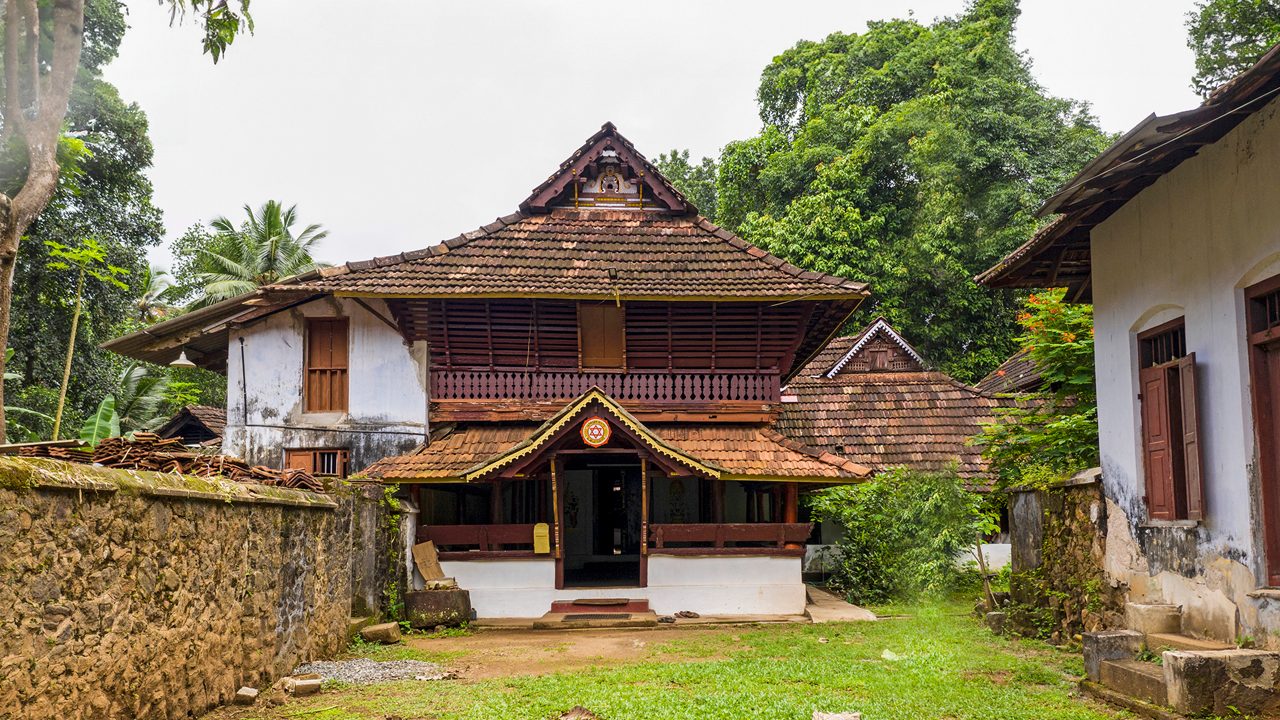 poonjar-palace-kottayam-kerala-1-attr-hero