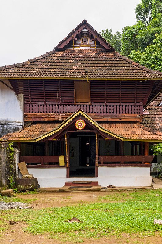 poonjar-palace-kottayam-kerala-1-attr-nearby