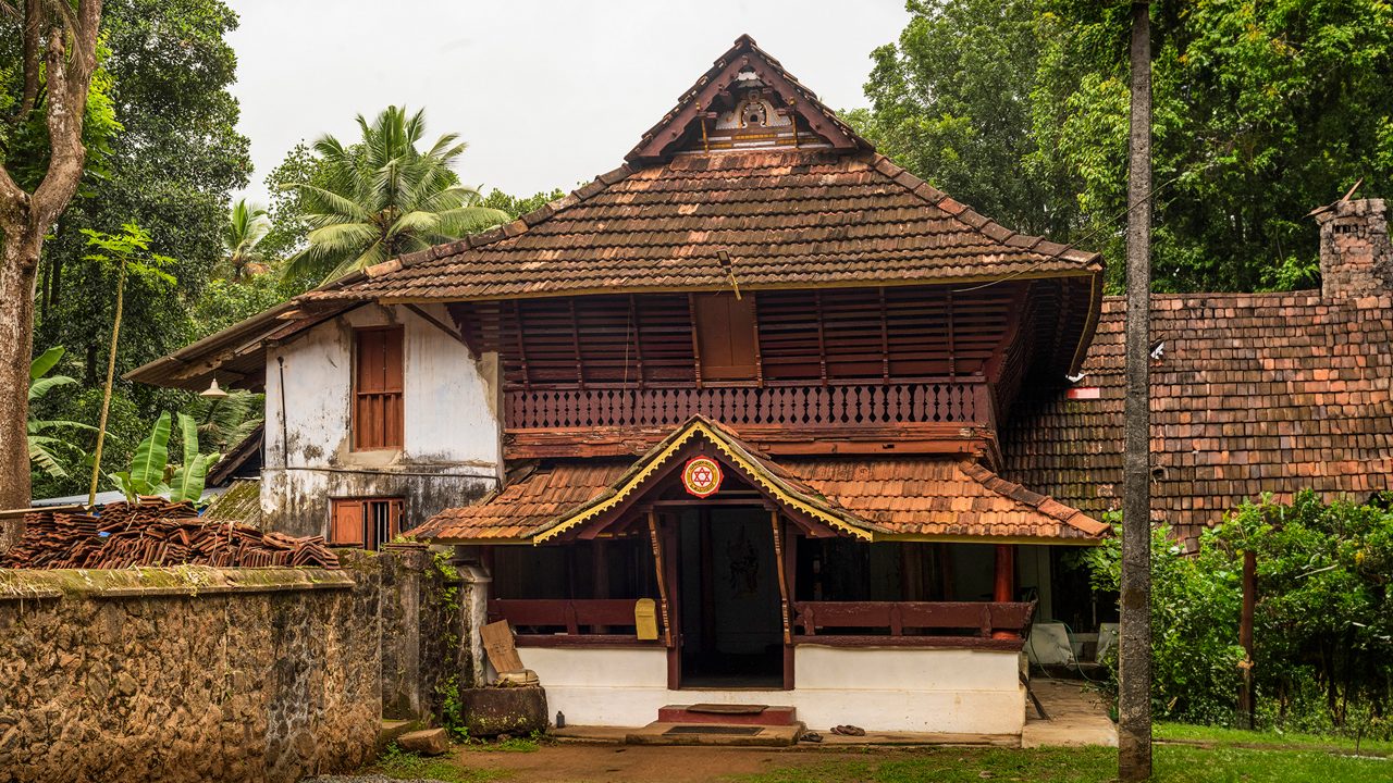 poonjar-palace-kottayam-kerala-2-attr-hero
