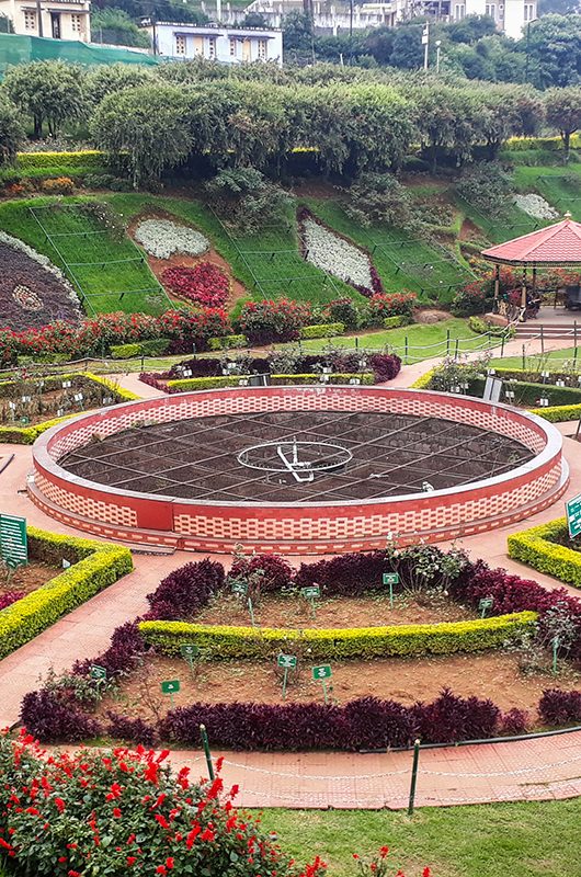 India most beautiful Rose garden in Ooty .It is also known as the Jayalalithaa Rose Garden, the Nootrandu Roja Poonga and the Centenary Rose Park.