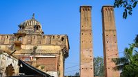 sawan-bhado-pillars-orchha1-madhya-pradesh-attr-hero