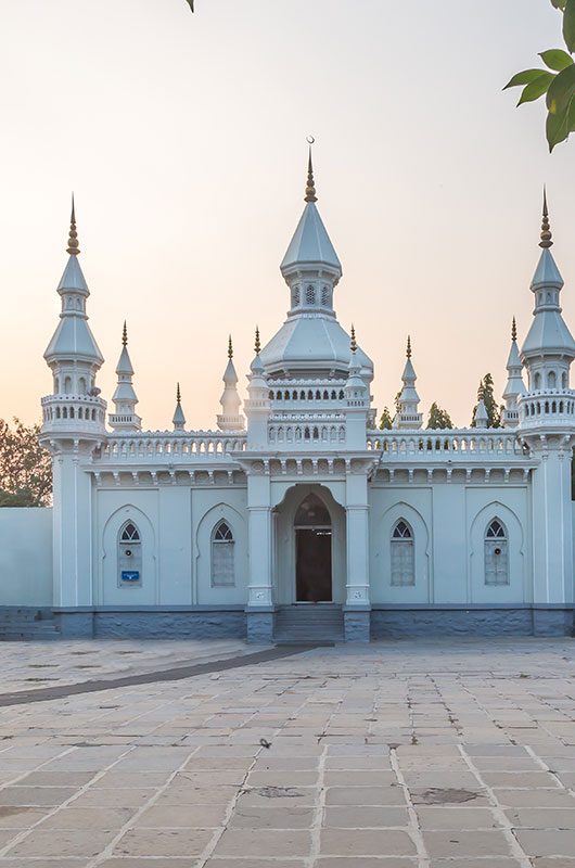 spanish-mosque-hyderabad-telangana-1-attr-nearby