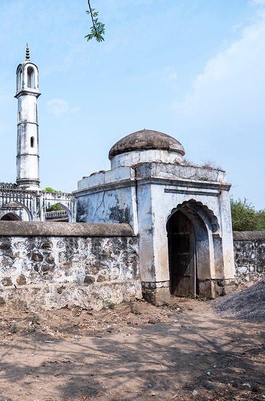 swinging-towers-of-farkande-jalgaon-maharashtra-1-attr-nearby
