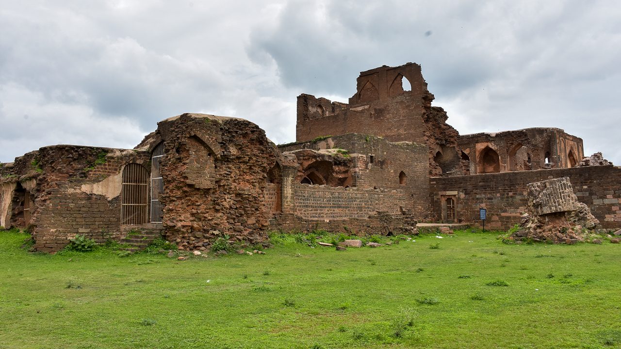 takht-mahal-bidar-karnataka-2-attr-hero