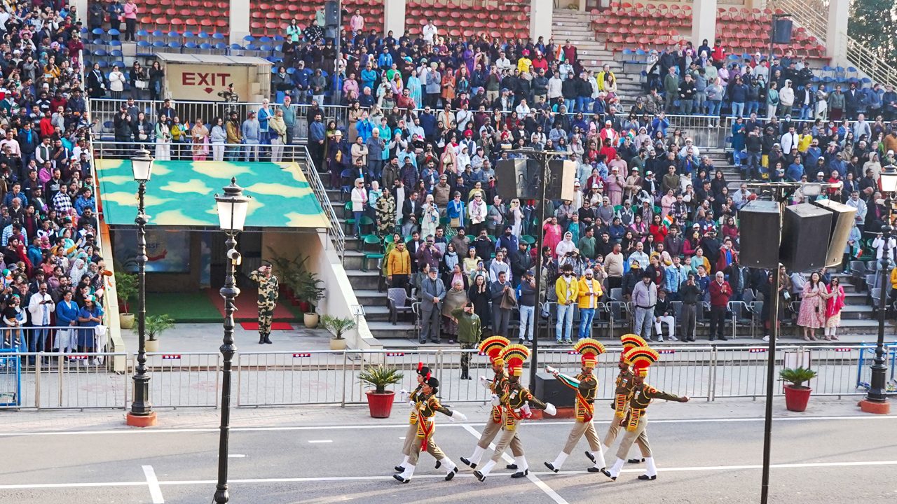 wagah-border-amritsar-punjab-city-5-hero