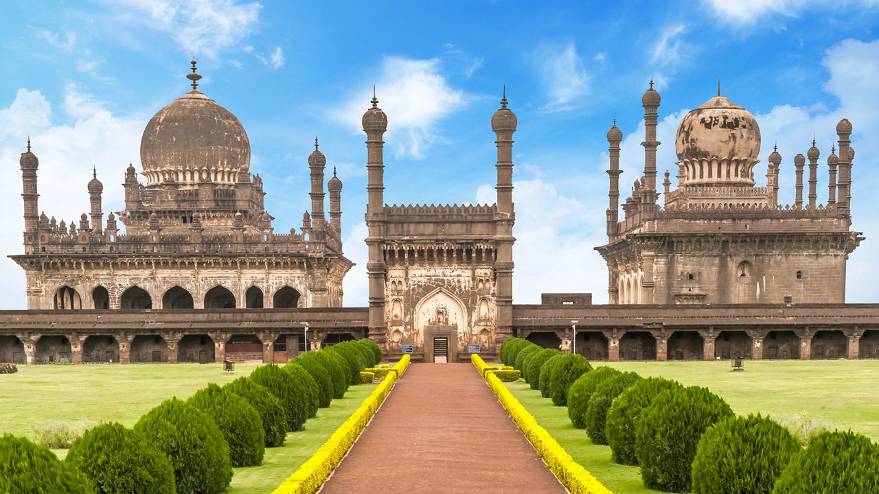 Ibrahim Rauza Masjid, Mosque in Bijapur, Karnataka