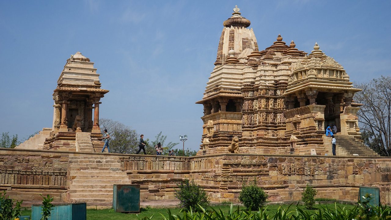 devi-jagadambi-temple-khajuraho-madhya-pradesh-2-attr-hero