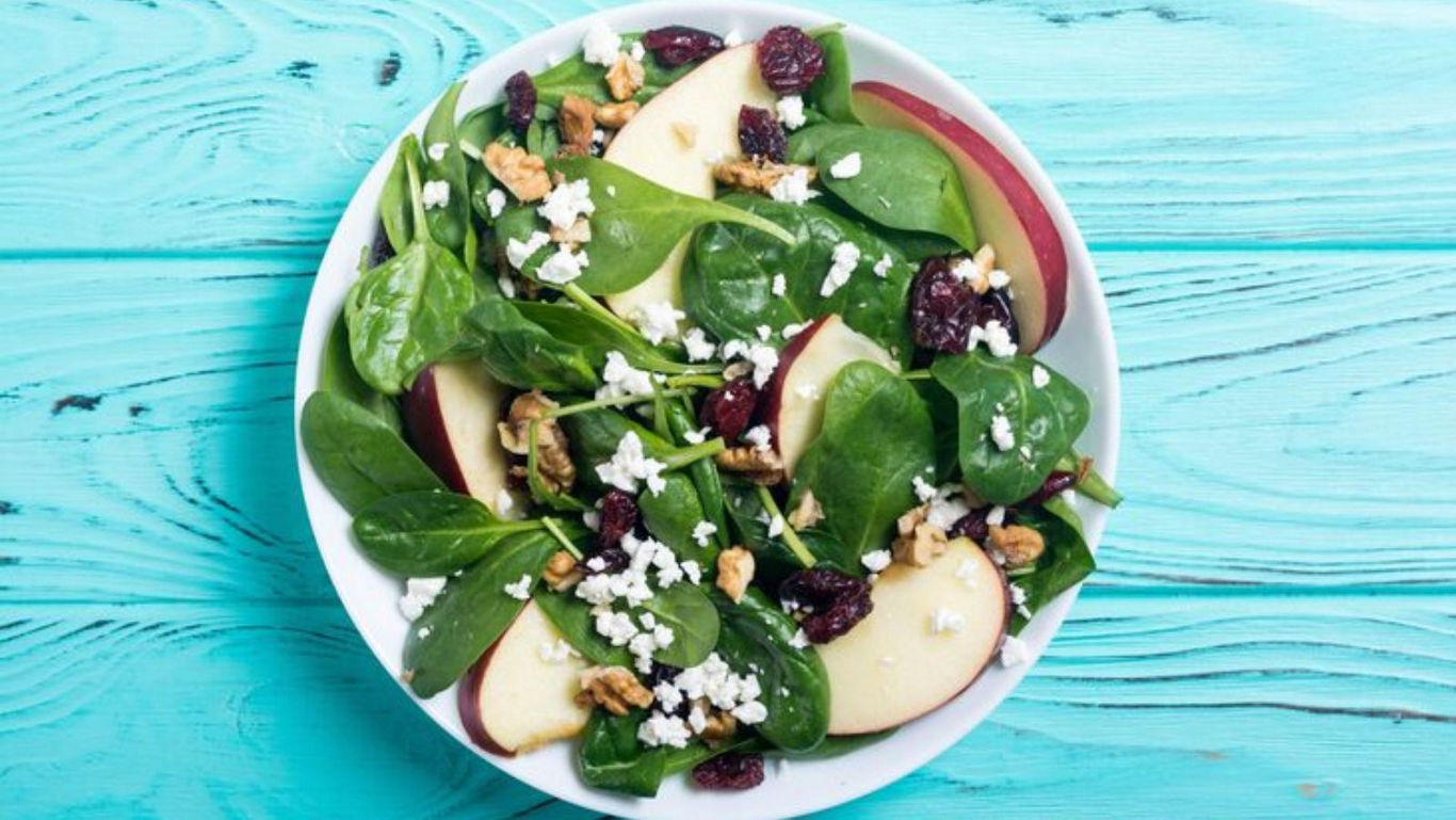 Fresh spinach salad with apples and cheese