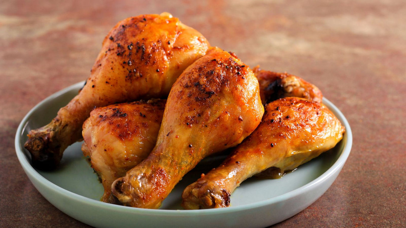 Roasted Chicken Drumsticks on Ceramic Plate