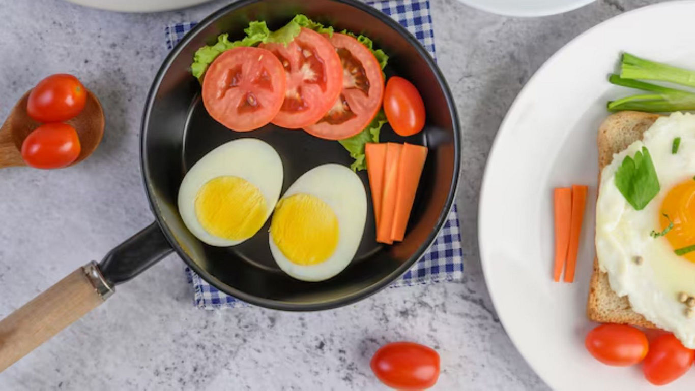 Healthy breakfast with eggs and vegetables