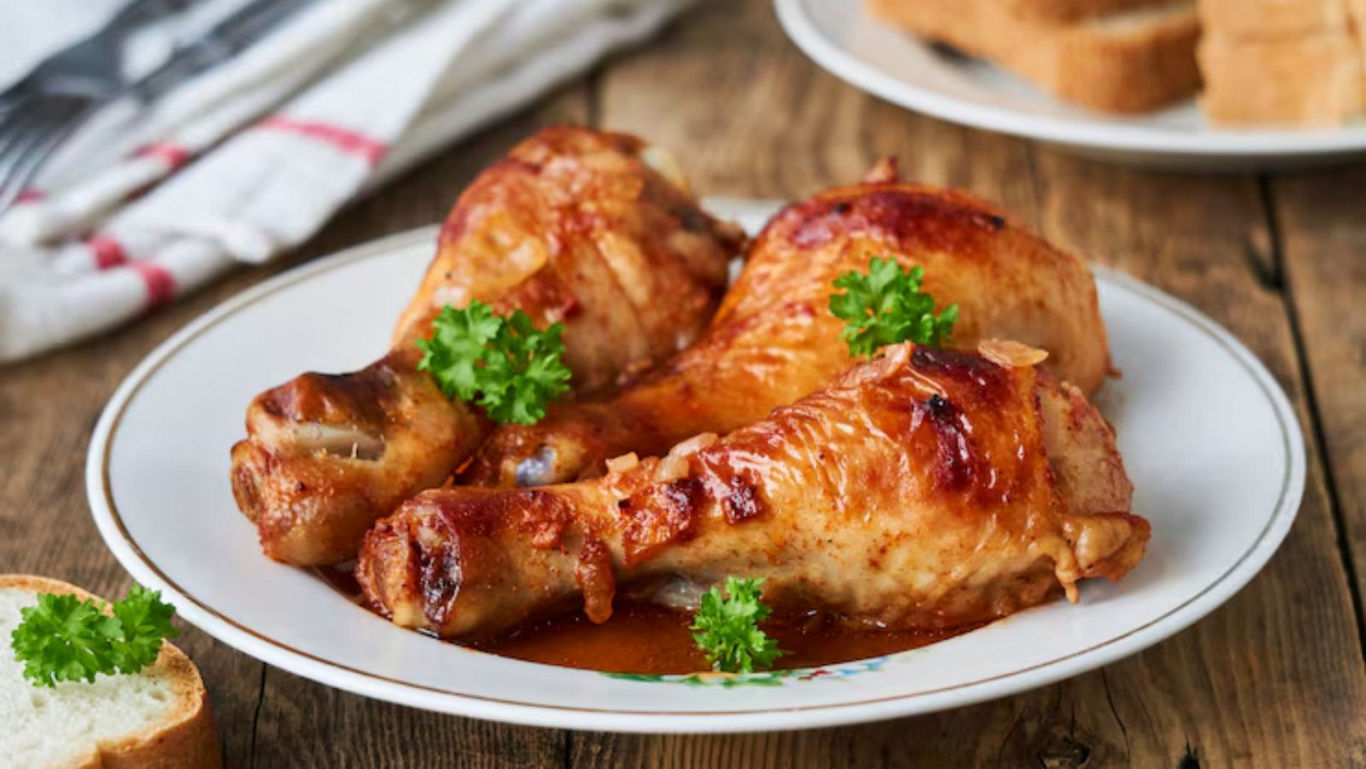 Roasted chicken drumsticks with garnish