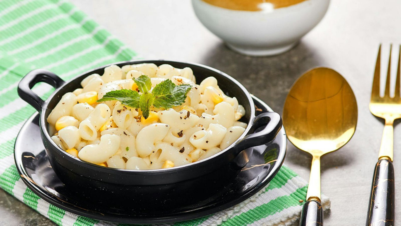Creamy macaroni pasta served in black bowl