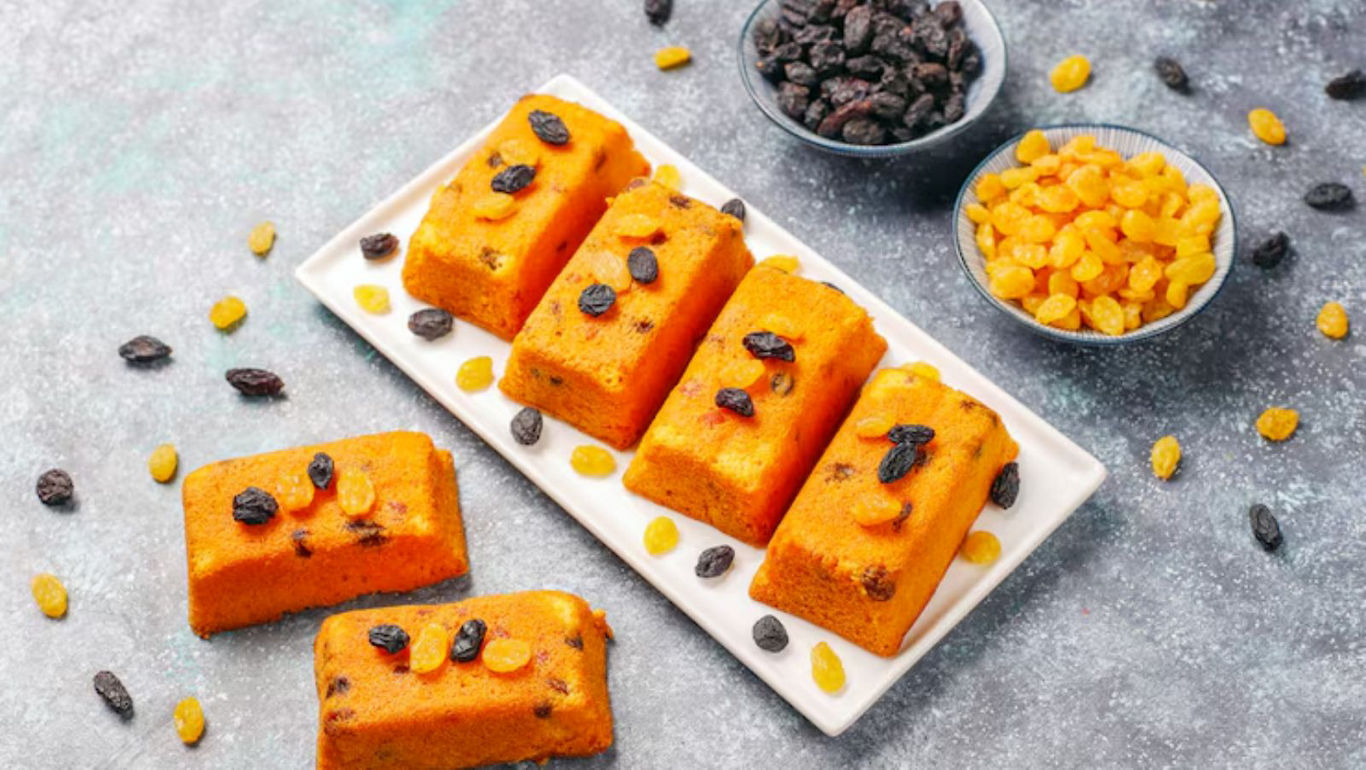 Golden raisin cakes with dried fruit garnish