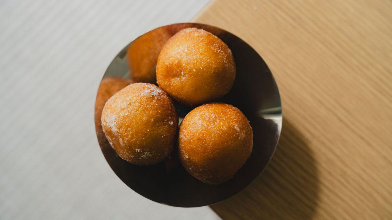 Sugary fried dough balls in bowl