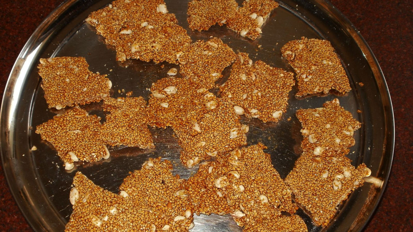 Homemade sesame and nut brittle pieces