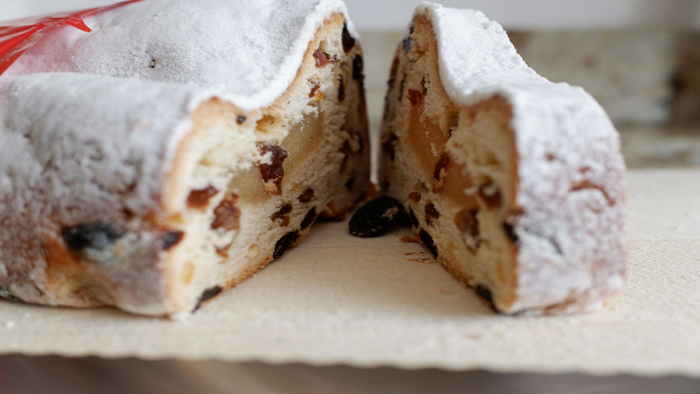 Tips To Decorate Christmas Cake with Pantry Staples Only