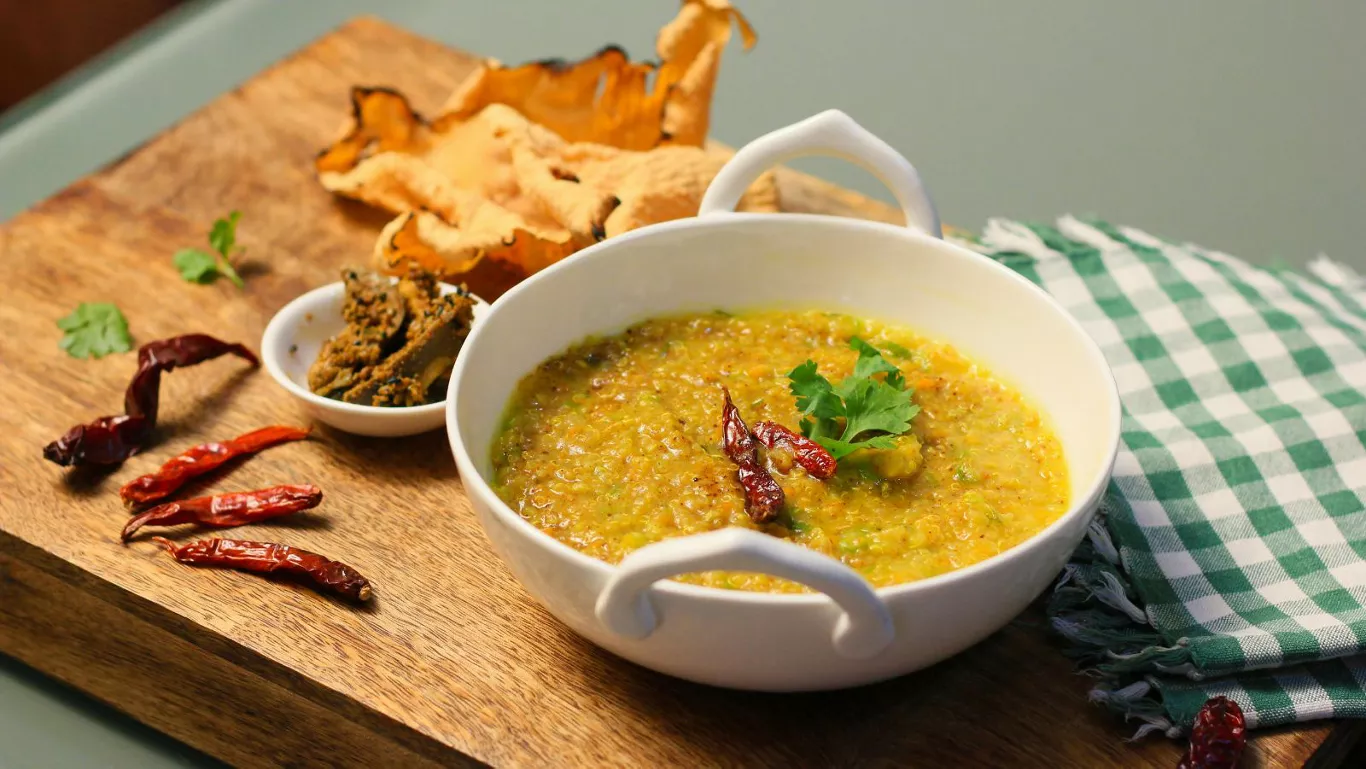 Oats Khichdi: Indian Comfort Food | FoodiesOnly