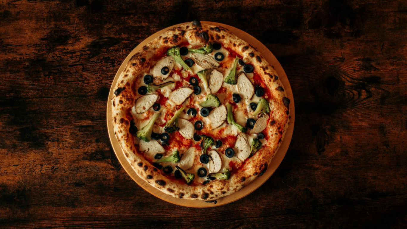Wood-fired pizza with vegetables and olives