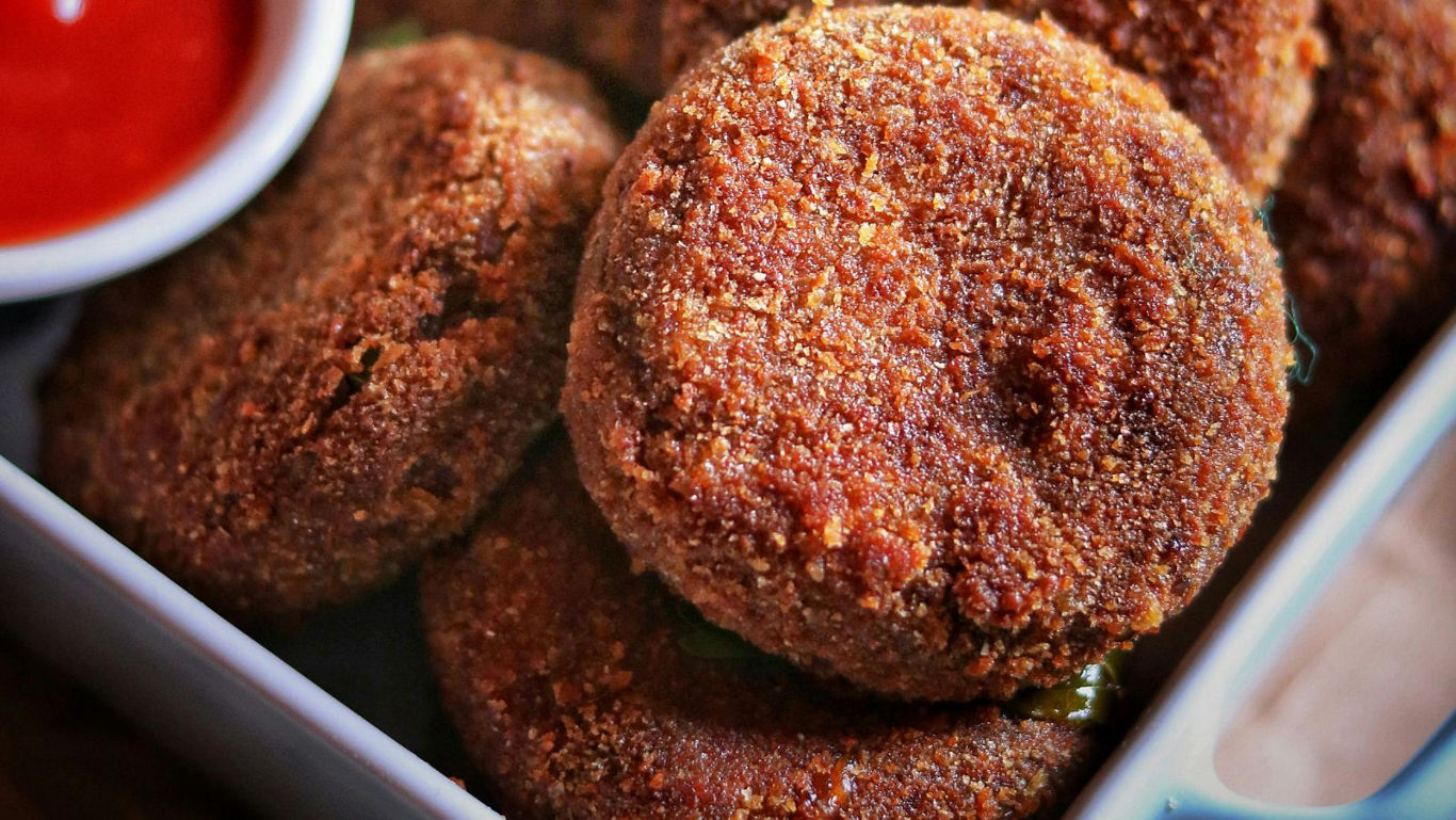 Close-up of crispy fried cutlets in tray